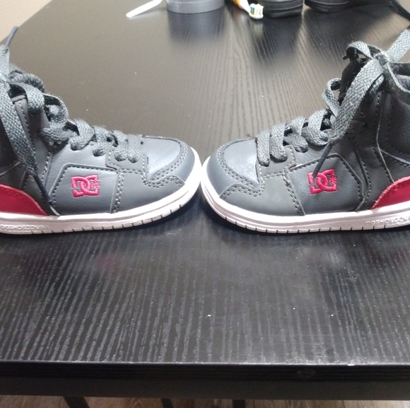 Boys tennis shoes - Picture 1 of 7